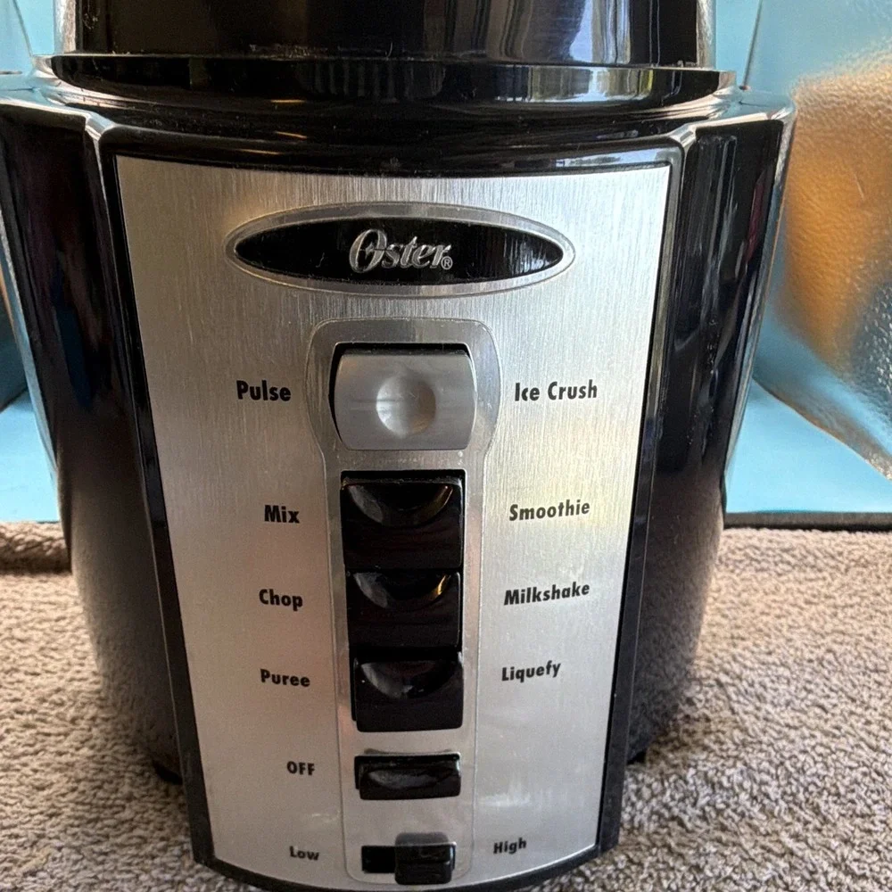 Oster 450W Black Electric Blender 6 cup Glass Jar 2-Speed Pulse Ice Crush